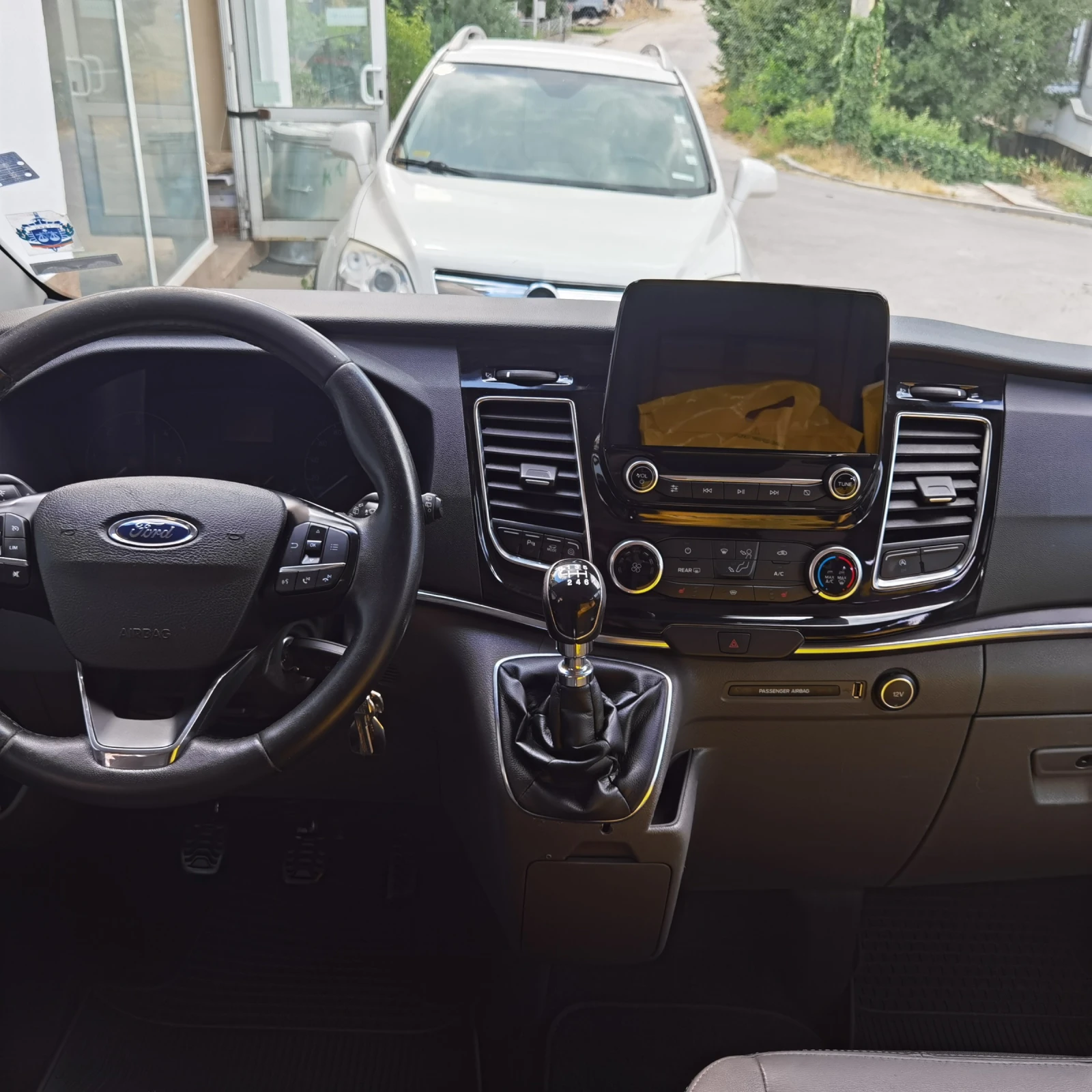 Ford Tourneo Custom - изображение 9