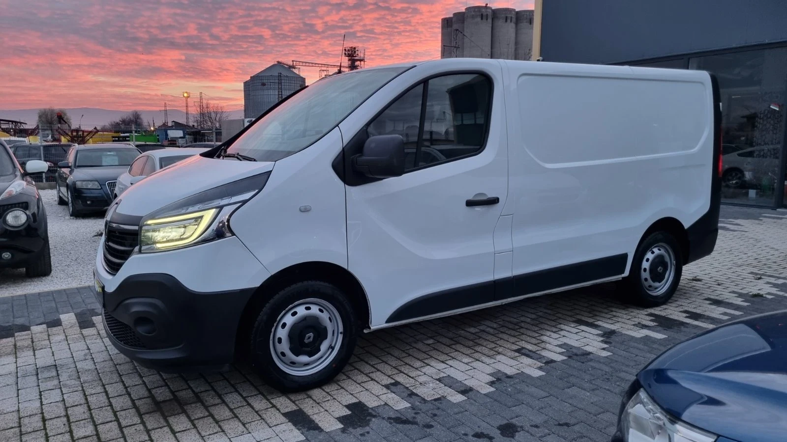 Renault Trafic 2.0dci ХЛАДИЛЕН* * ПЪЛНА ГАРАНЦИЯ!!! - изображение 6