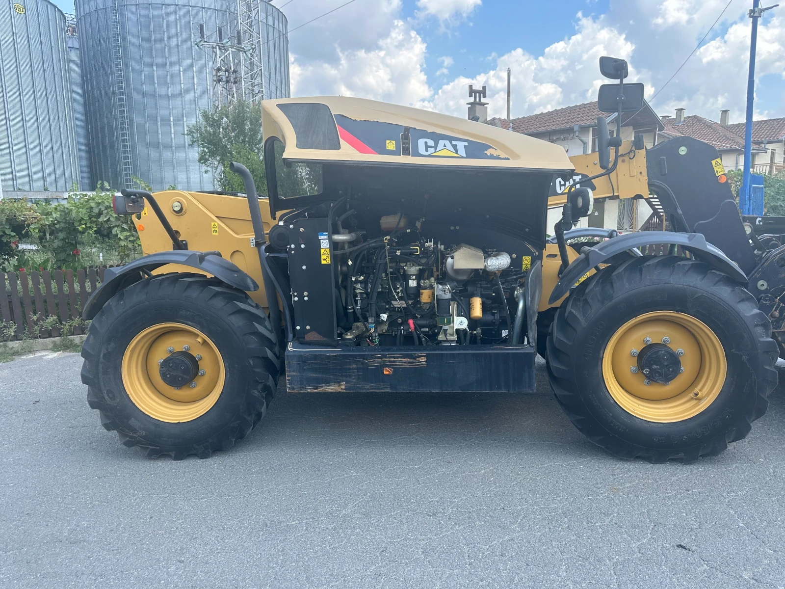 Телескопичен товарач Caterpillar TH337C, снимка 13 - Селскостопанска техника - 55672974
