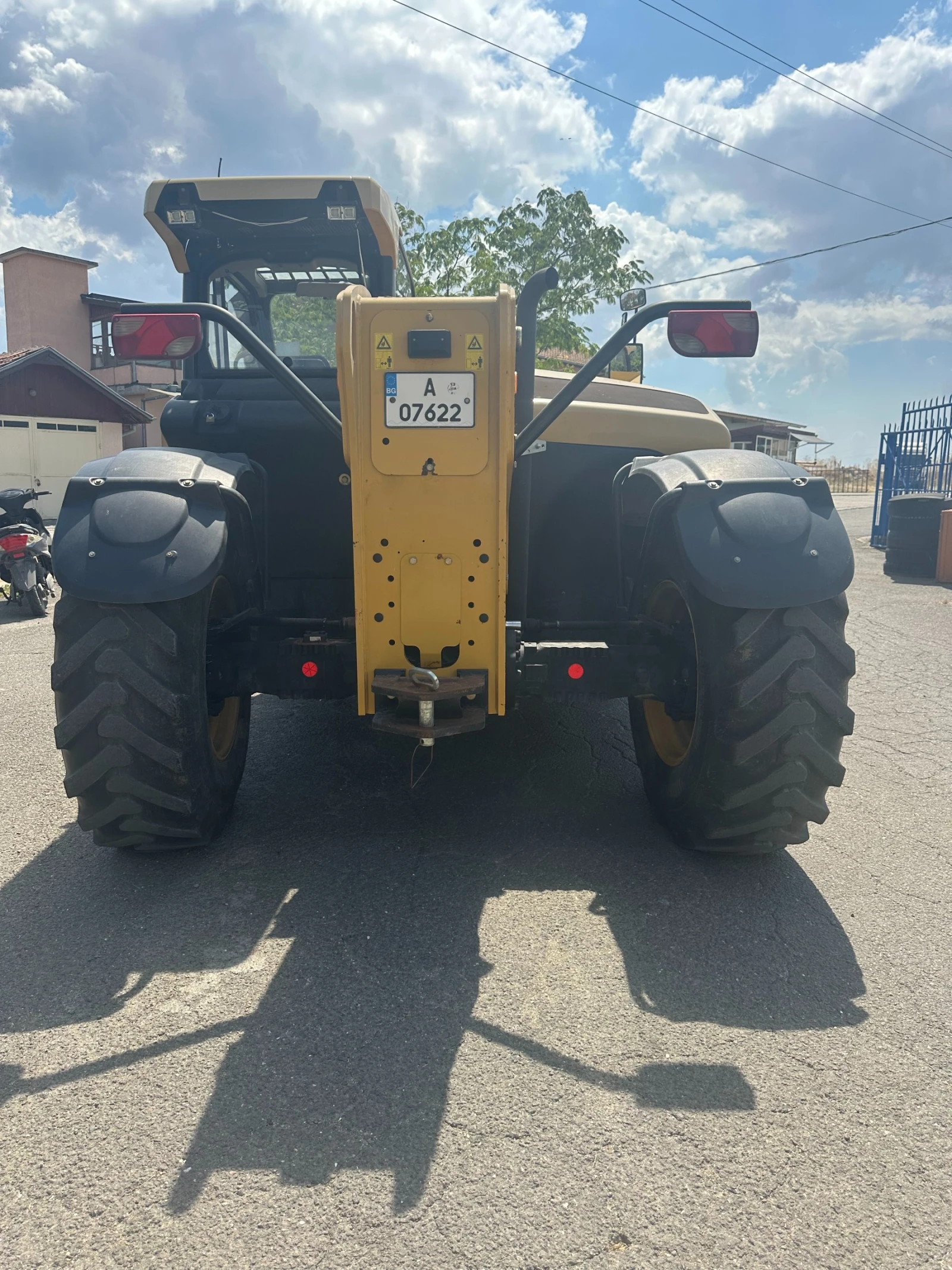 Телескопичен товарач Caterpillar TH337C, снимка 14 - Селскостопанска техника - 55672974