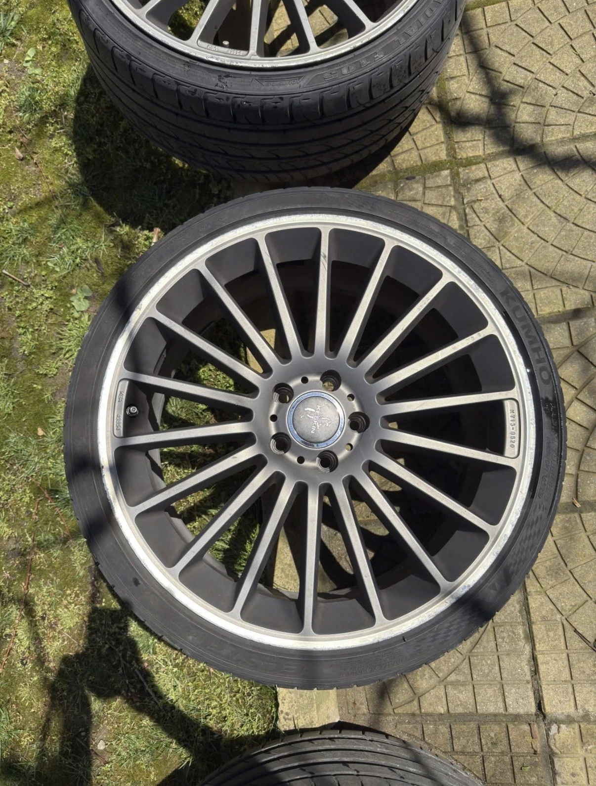 Гуми с джанти Kumho 225/35R20, снимка 6 - Гуми и джанти - 55977495