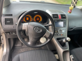 Toyota Auris, снимка 8