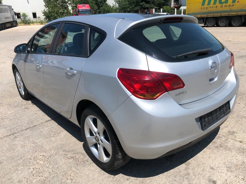 Opel Astra 1.7 CDTI, снимка 7 - Автомобили и джипове - 37427829