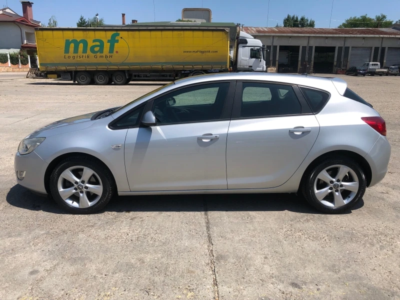 Opel Astra 1.7 CDTI, снимка 4 - Автомобили и джипове - 37427829