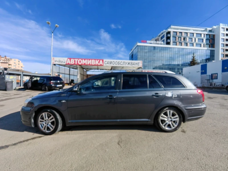 Toyota Avensis 2.2 177к.с , снимка 4 - Автомобили и джипове - 47670532