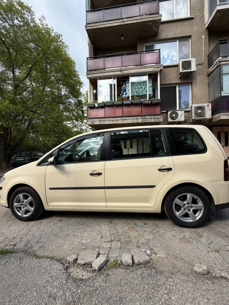 VW Touran 1.9 TDI, снимка 2 - Автомобили и джипове - 52589304