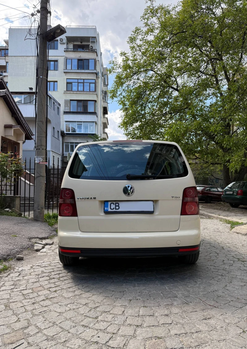VW Touran 1.9 TDI, снимка 3 - Автомобили и джипове - 52589304
