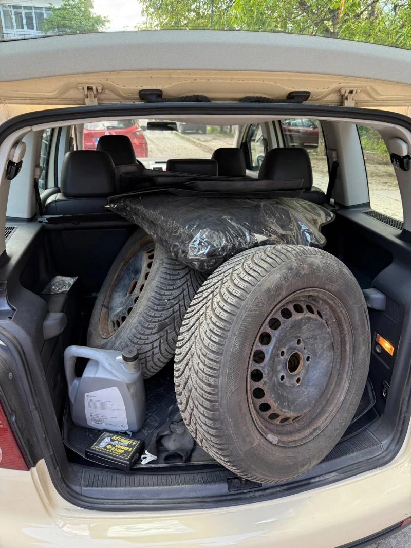 VW Touran 1.9 TDI, снимка 10 - Автомобили и джипове - 52589304