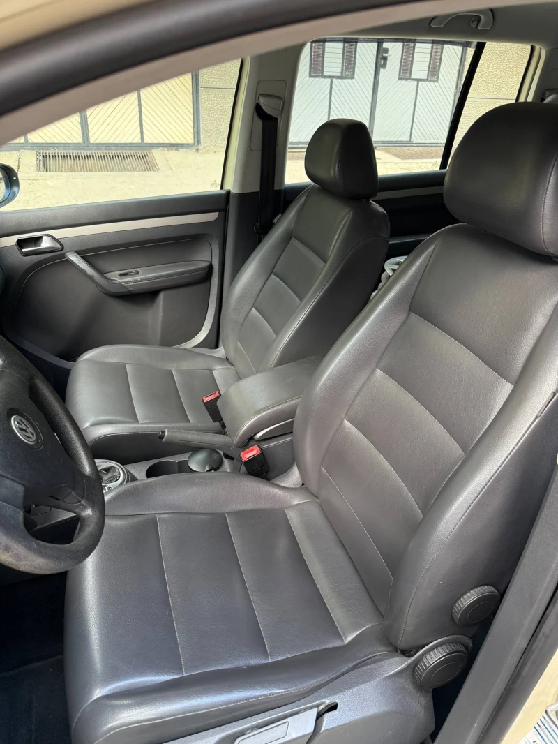 VW Touran 1.9 TDI, снимка 5 - Автомобили и джипове - 52589304