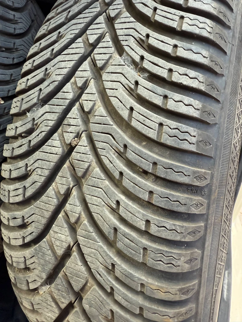 VW Touran 1.9 TDI, снимка 11 - Автомобили и джипове - 52589304