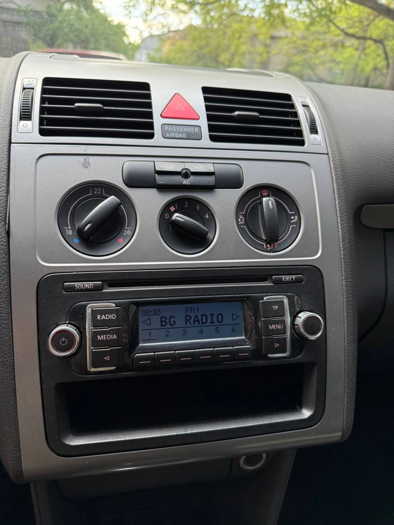 VW Touran 1.9 TDI, снимка 9 - Автомобили и джипове - 52589304