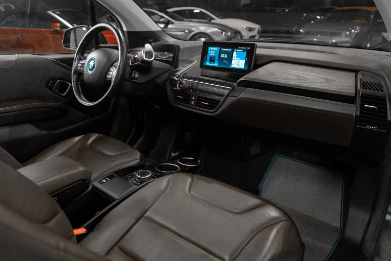 BMW i3 S/184HP/COMFORT/ADAPIVE/КОЖА/PANO/CAM/157D, снимка 10 - Автомобили и джипове - 51213854