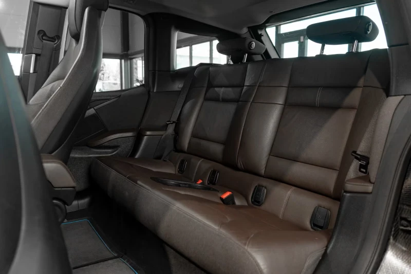 BMW i3 S/184HP/COMFORT/ADAPIVE/КОЖА/PANO/CAM/157D, снимка 12 - Автомобили и джипове - 51213854