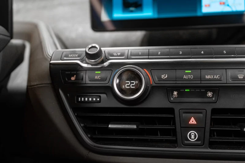 BMW i3 S/184HP/COMFORT/ADAPIVE/КОЖА/PANO/CAM/157D, снимка 15 - Автомобили и джипове - 51213854