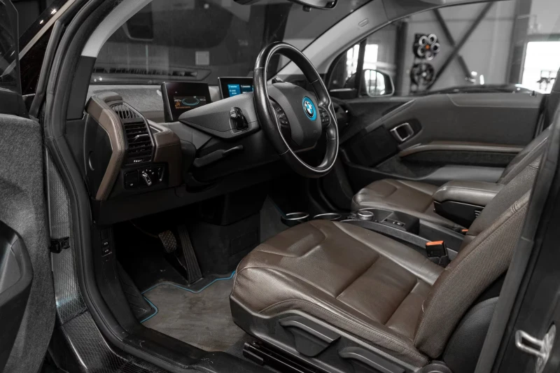 BMW i3 S/184HP/COMFORT/ADAPIVE/КОЖА/PANO/CAM/157D, снимка 8 - Автомобили и джипове - 51213854