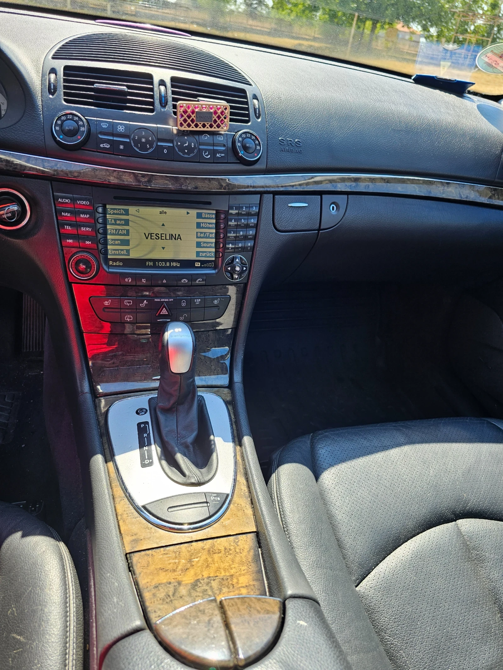 Mercedes-Benz E 320 FULL PANO/HARMAN/CRUISE - изображение 2