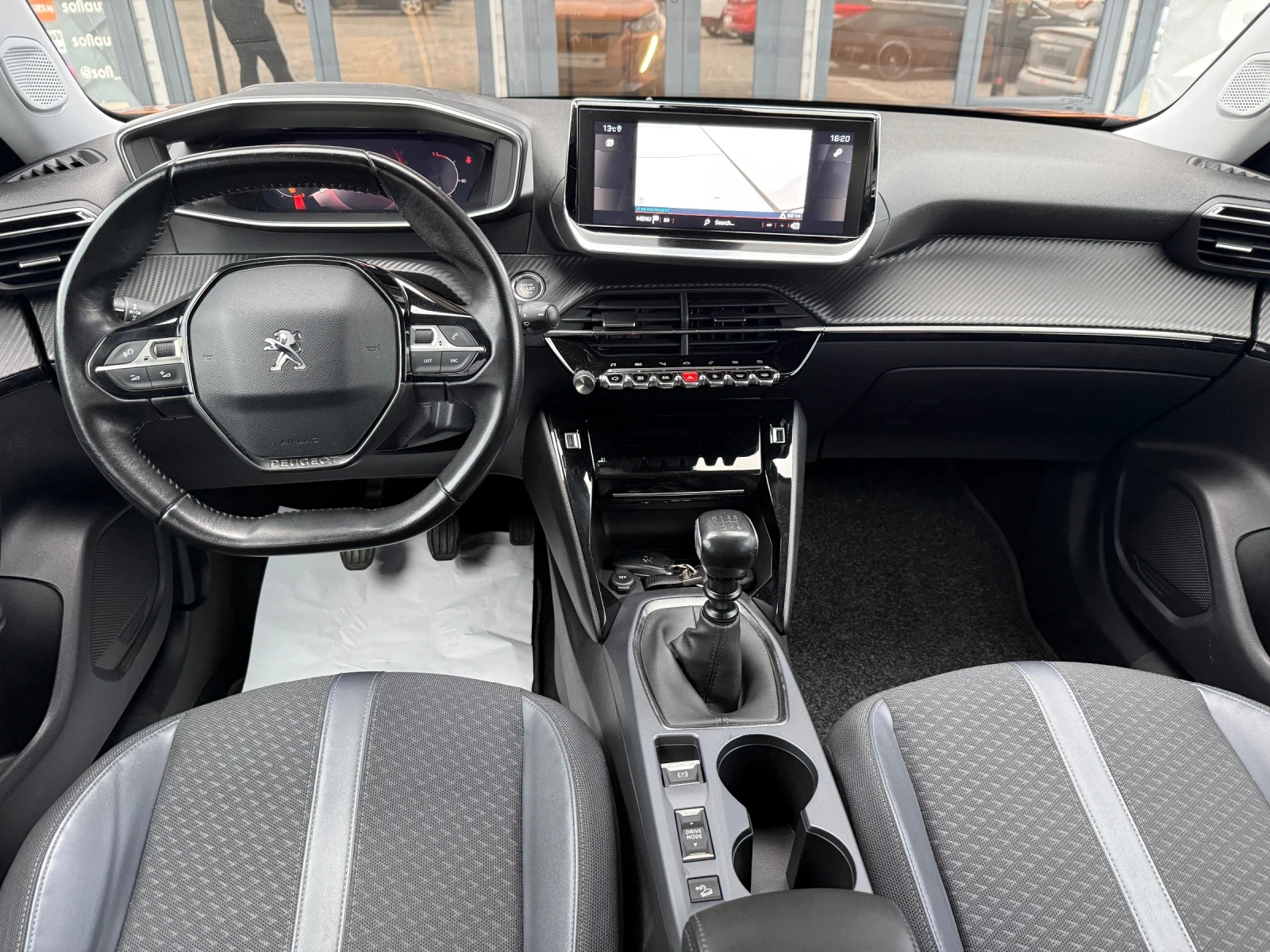 Peugeot 2008 1.2 i FULL SERVICE HISTORY IN PEUGEOT - изображение 7