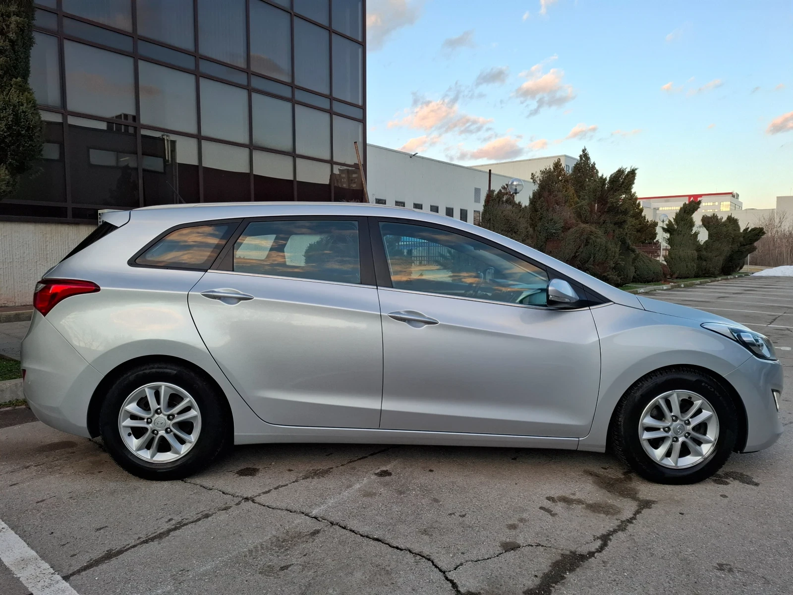 Hyundai I30 1.4CRDI 90hp * EURO 5 * КЛИМАТРОНИК * ЛИЗИНГ *  - изображение 5