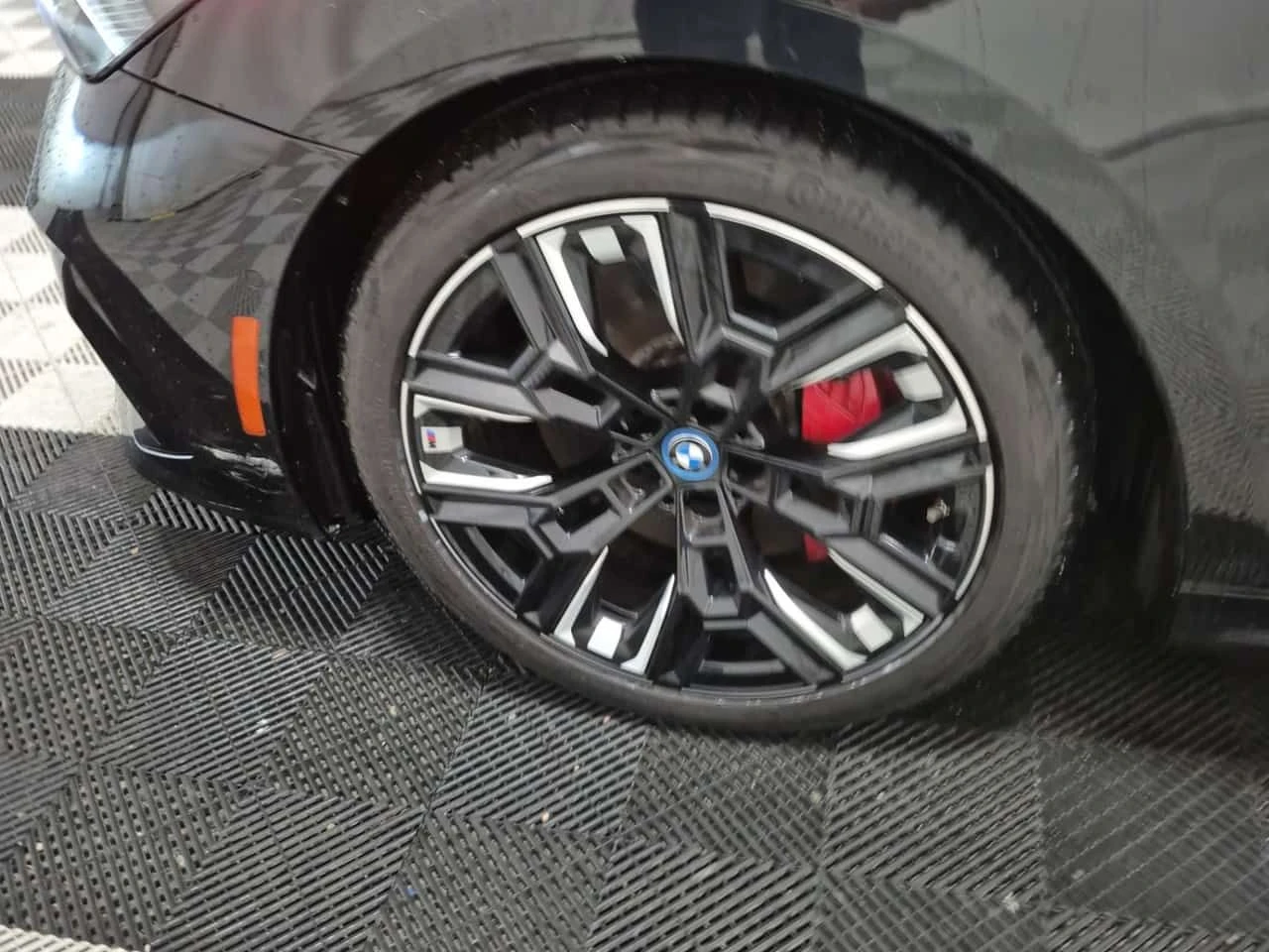 BMW i5 M60 XDRIVE| BOWERS & WILKINS| HUD| 360| ОБДУХВАНЕ|, снимка 8 - Автомобили и джипове - 53983554