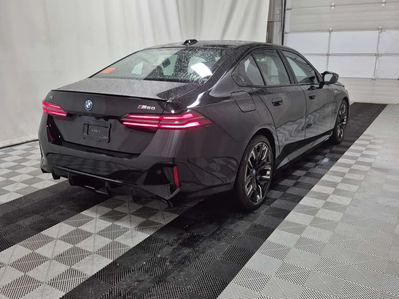 BMW i5 M60 XDRIVE| BOWERS & WILKINS| HUD| 360| ОБДУХВАНЕ|, снимка 3 - Автомобили и джипове - 53983554