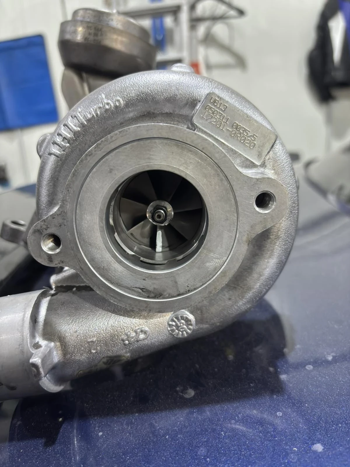 Toyota Avensis 2.2 D-CAT, снимка 15 - Автомобили и джипове - 54178015