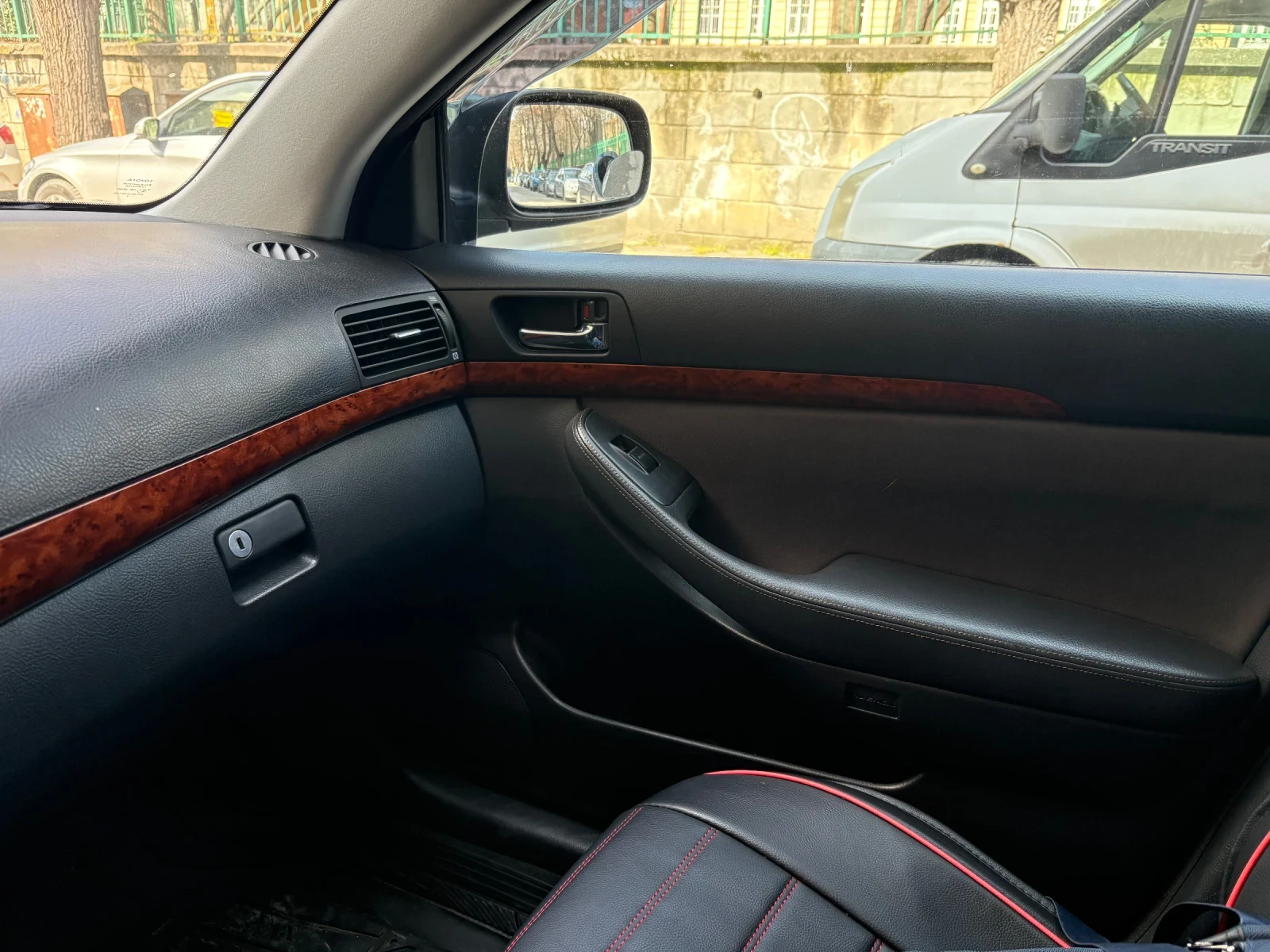 Toyota Avensis 2.2 D-CAT, снимка 12 - Автомобили и джипове - 54178015