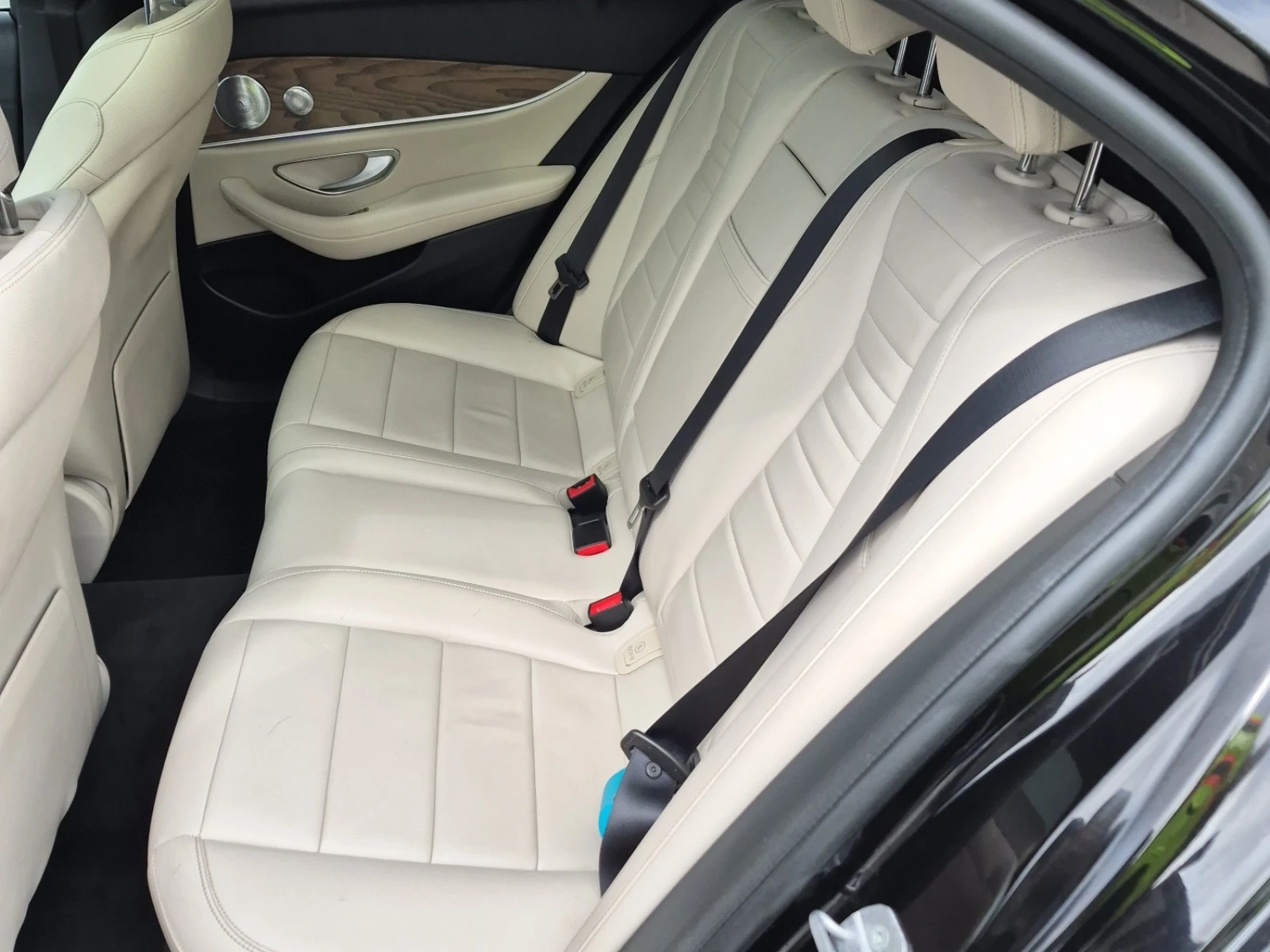 Mercedes-Benz E 400 BURMESTER * ПАНОРАМА * СЕРВИЗНА ИСТОРИЯ * , снимка 8 - Автомобили и джипове - 54183765