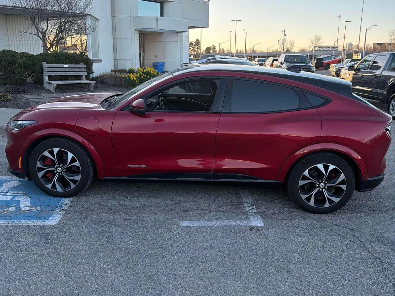 Ford Mustang Mach-E * Premium * CARFAX * ��� ������������ ������ | Mobile.bg � ����������� 2