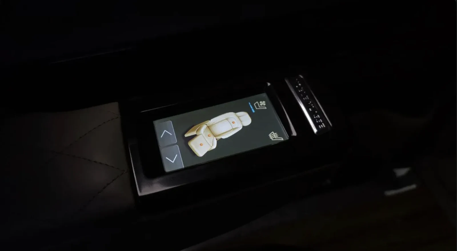 Kia Carnival HIGH LIMOUSINE/CUSTOM INTERIOR/ ULTRA LUXURY, снимка 15 - Автомобили и джипове - 54644267