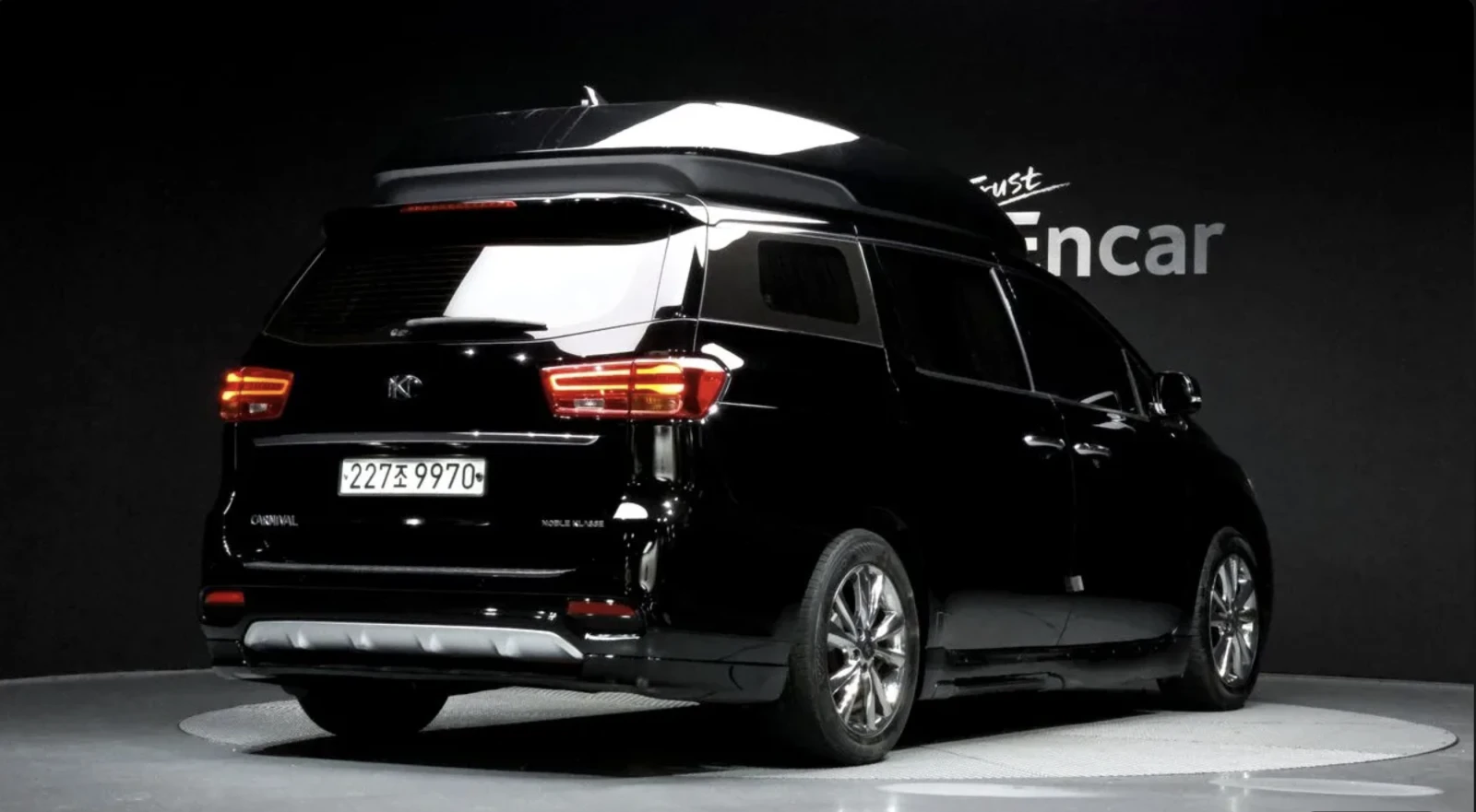 Kia Carnival HIGH LIMOUSINE/CUSTOM INTERIOR/ ULTRA LUXURY, снимка 2 - Автомобили и джипове - 54644267