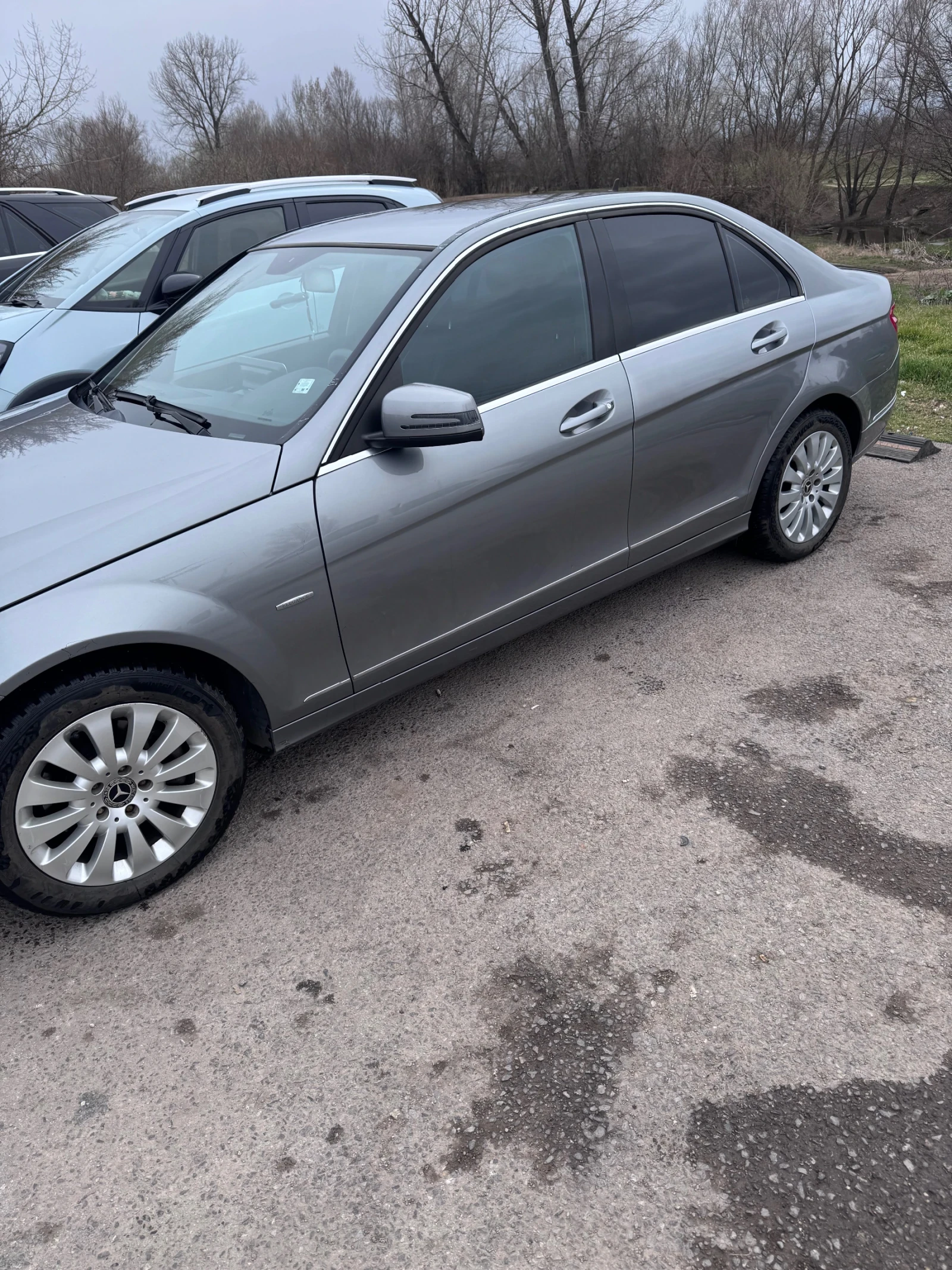 Mercedes-Benz C 220, снимка 3 - Автомобили и джипове - 54650598