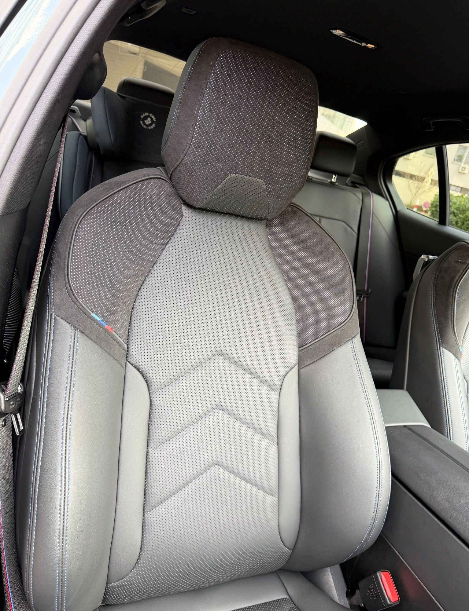 BMW i5 eDrive40 M-Sport, снимка 8 - Автомобили и джипове - 54746695