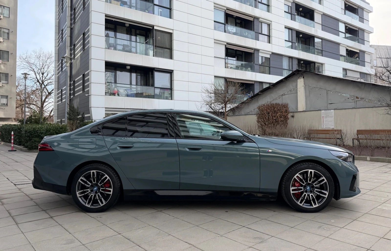 BMW i5 eDrive40 M-Sport, снимка 3 - Автомобили и джипове - 54746695