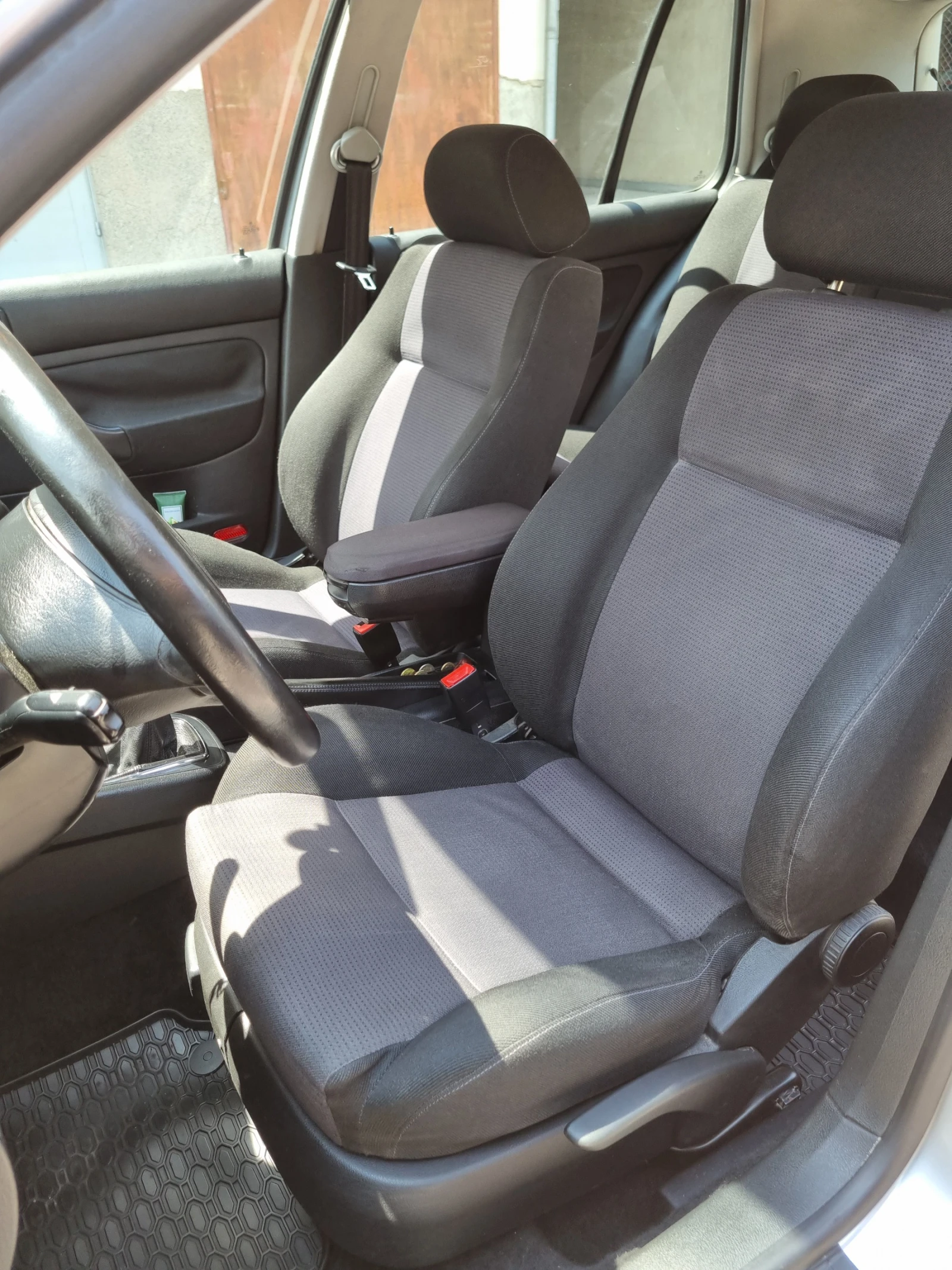 VW Golf 1.9 TDI 131 к.с., снимка 11 - Автомобили и джипове - 54803306