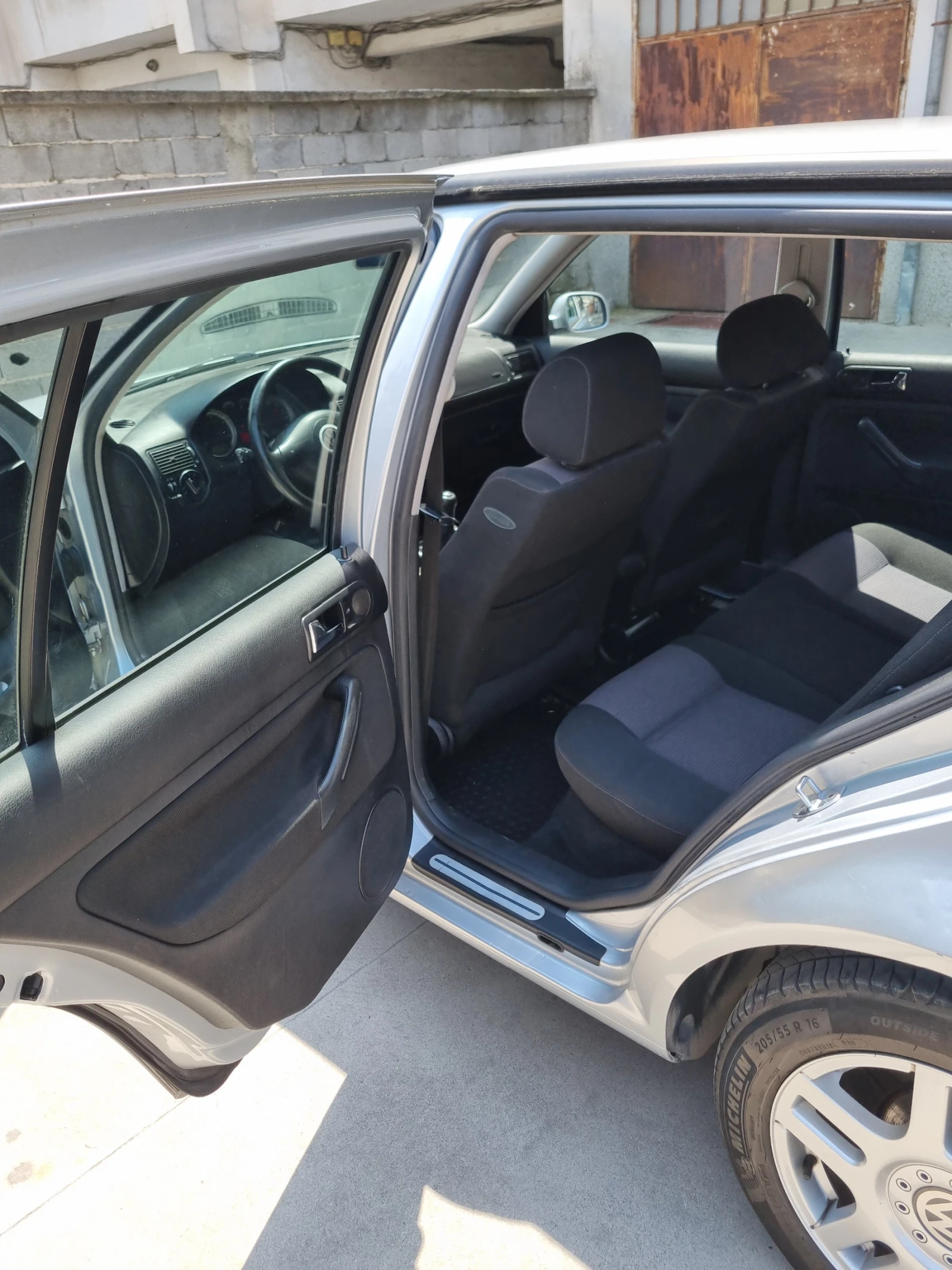 VW Golf 1.9 TDI 131 к.с., снимка 8 - Автомобили и джипове - 54803306