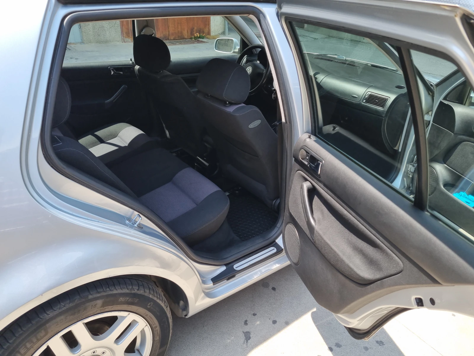 VW Golf 1.9 TDI 131 к.с., снимка 10 - Автомобили и джипове - 54803306