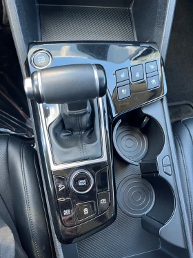 Kia Sportage 2.0Crdi* Бяла перла* , снимка 15