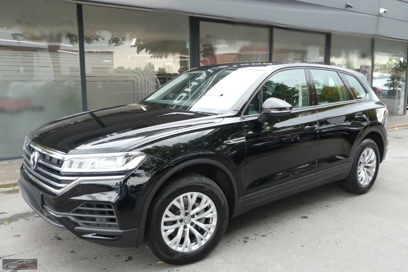 VW Touareg 231HP/4X4/CAM/LED/LANE/CARPLAY/330b, снимка 1 - Автомобили и джипове - 47688701