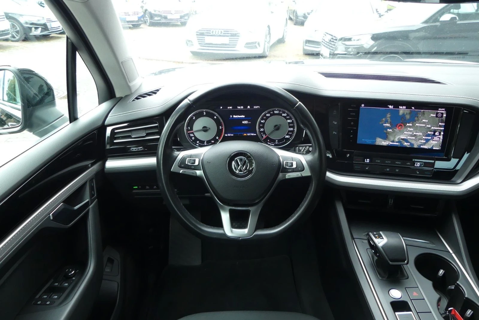 VW Touareg 231HP/4X4/CAM/LED/LANE/CARPLAY/330b - изображение 8