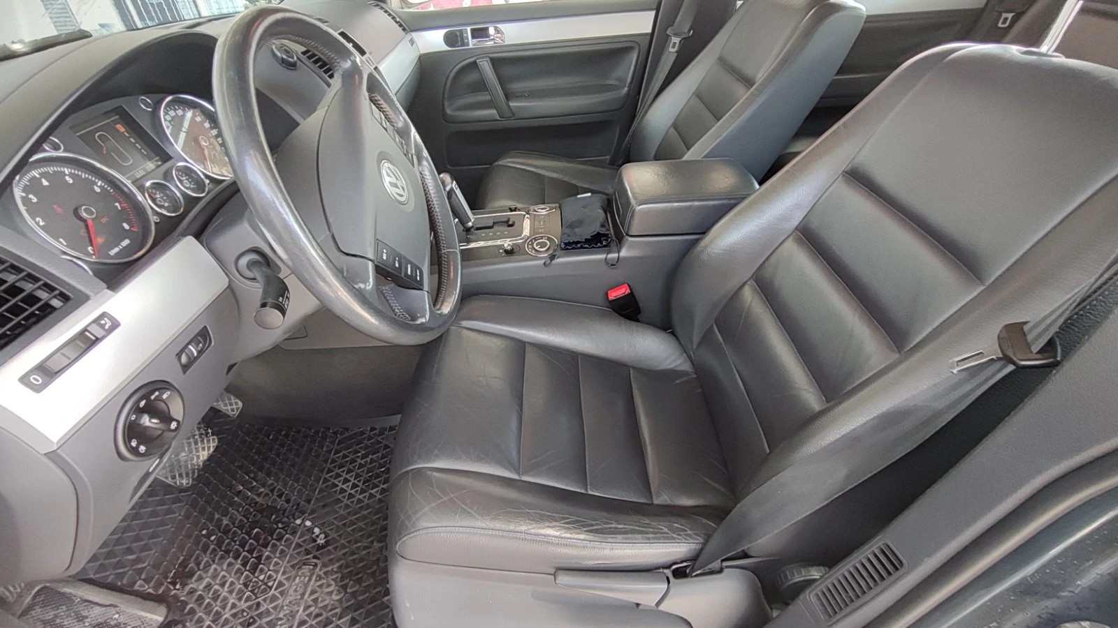 VW Touareg FACELIFT 3.2 - изображение 5