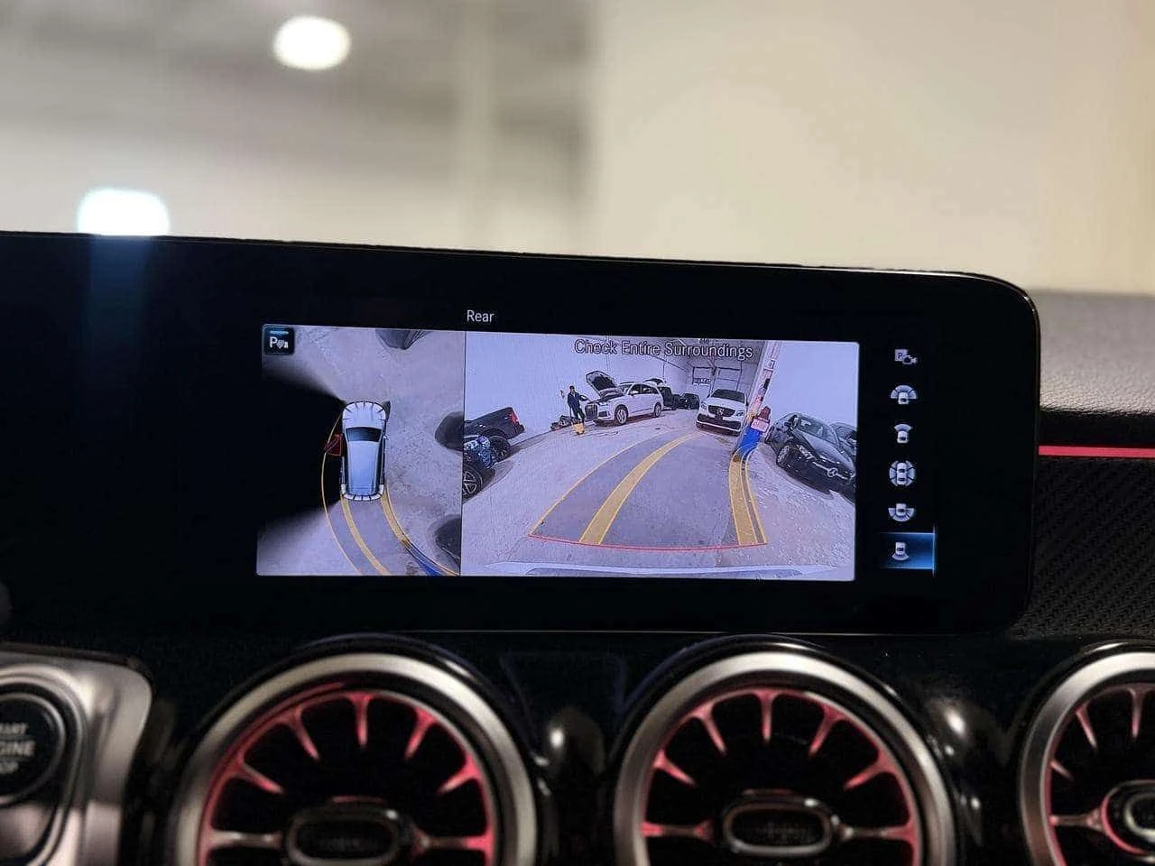 Mercedes-Benz GLB * 250 * Дистроник * 360 Камери * Цена до БГ * , снимка 14 - Автомобили и джипове - 53960945