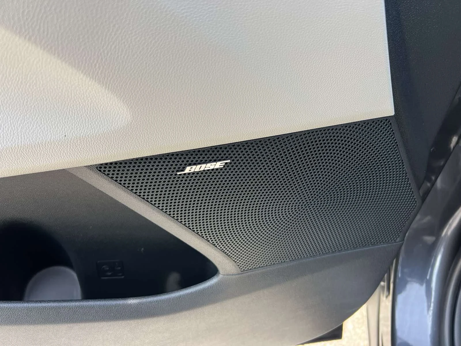 Kia Sorento Plug-in Хибрид, снимка 15 - Автомобили и джипове - 53987844