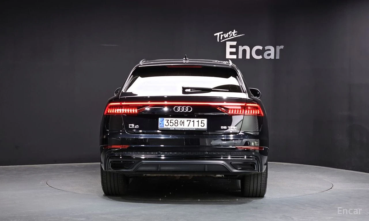Audi Q8 55TFSI* MATRIX* S* LINE* ОБДУХВАНЕ* ХЕДЪП* LANE* A, снимка 4 - Автомобили и джипове - 55008659