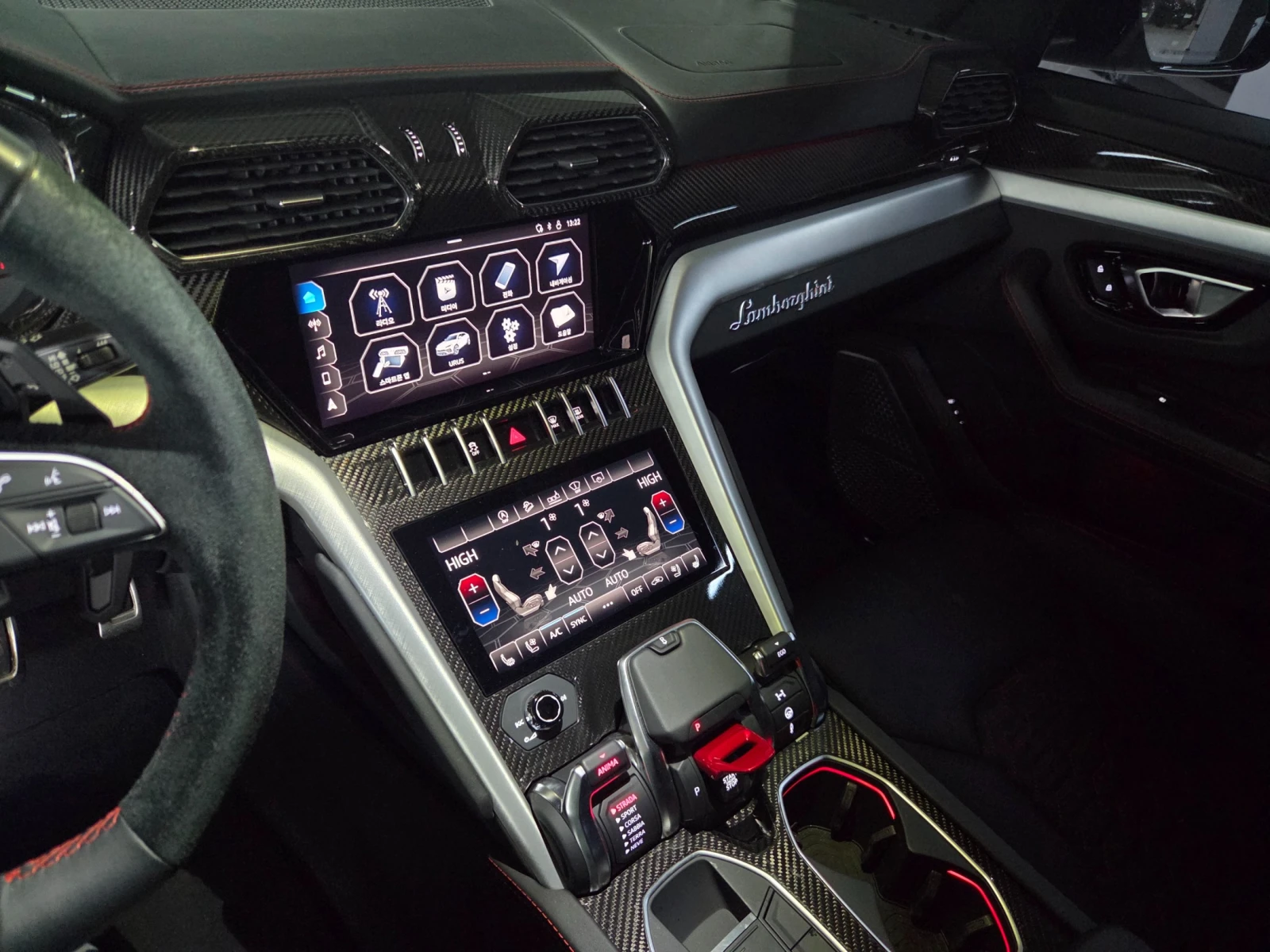 Lamborghini Urus МАСАЖ* ЕЛ. БАГАЖНИК* ЛЮК* КРАЙНА ЦЕНА, снимка 11 - Автомобили и джипове - 55367161