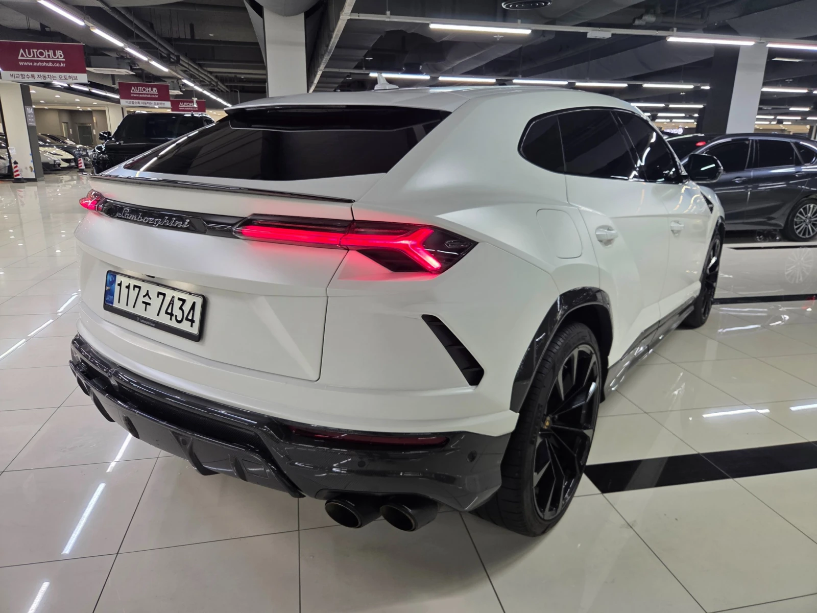 Lamborghini Urus МАСАЖ* ЕЛ. БАГАЖНИК* ЛЮК* КРАЙНА ЦЕНА, снимка 2 - Автомобили и джипове - 55367161