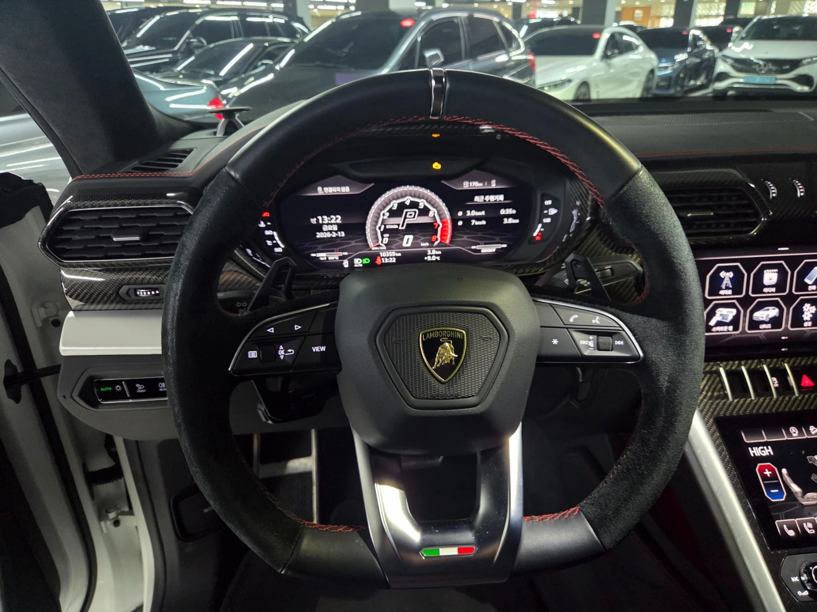 Lamborghini Urus МАСАЖ* ЕЛ. БАГАЖНИК* ЛЮК* КРАЙНА ЦЕНА, снимка 10 - Автомобили и джипове - 55367161