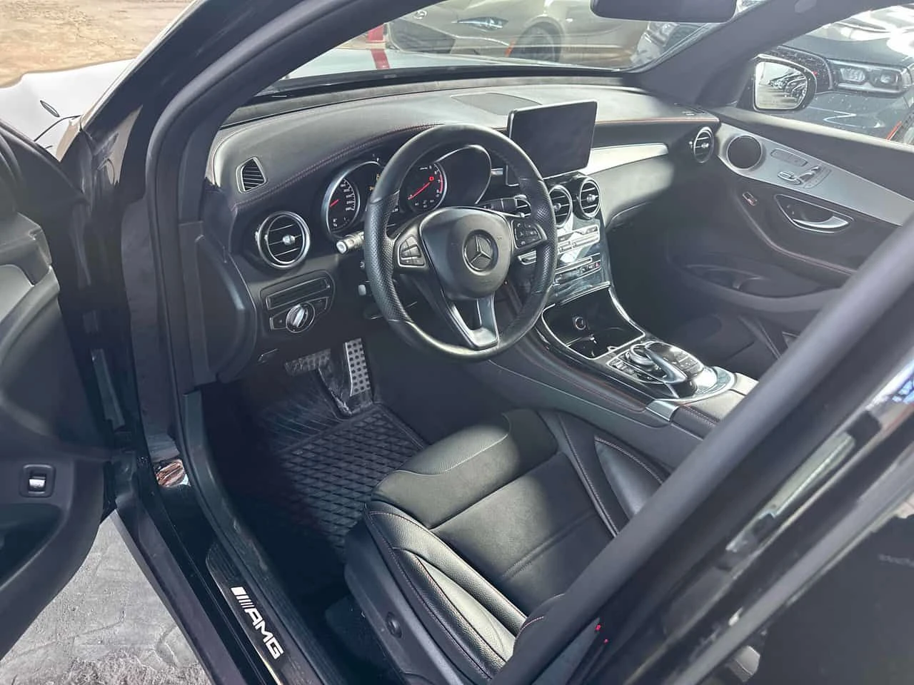 Mercedes-Benz GLC 43 AMG * CARFAX * ОПЦИЯ ЗА ФИНАНСИРАНЕ, снимка 5 - Автомобили и джипове - 55657765