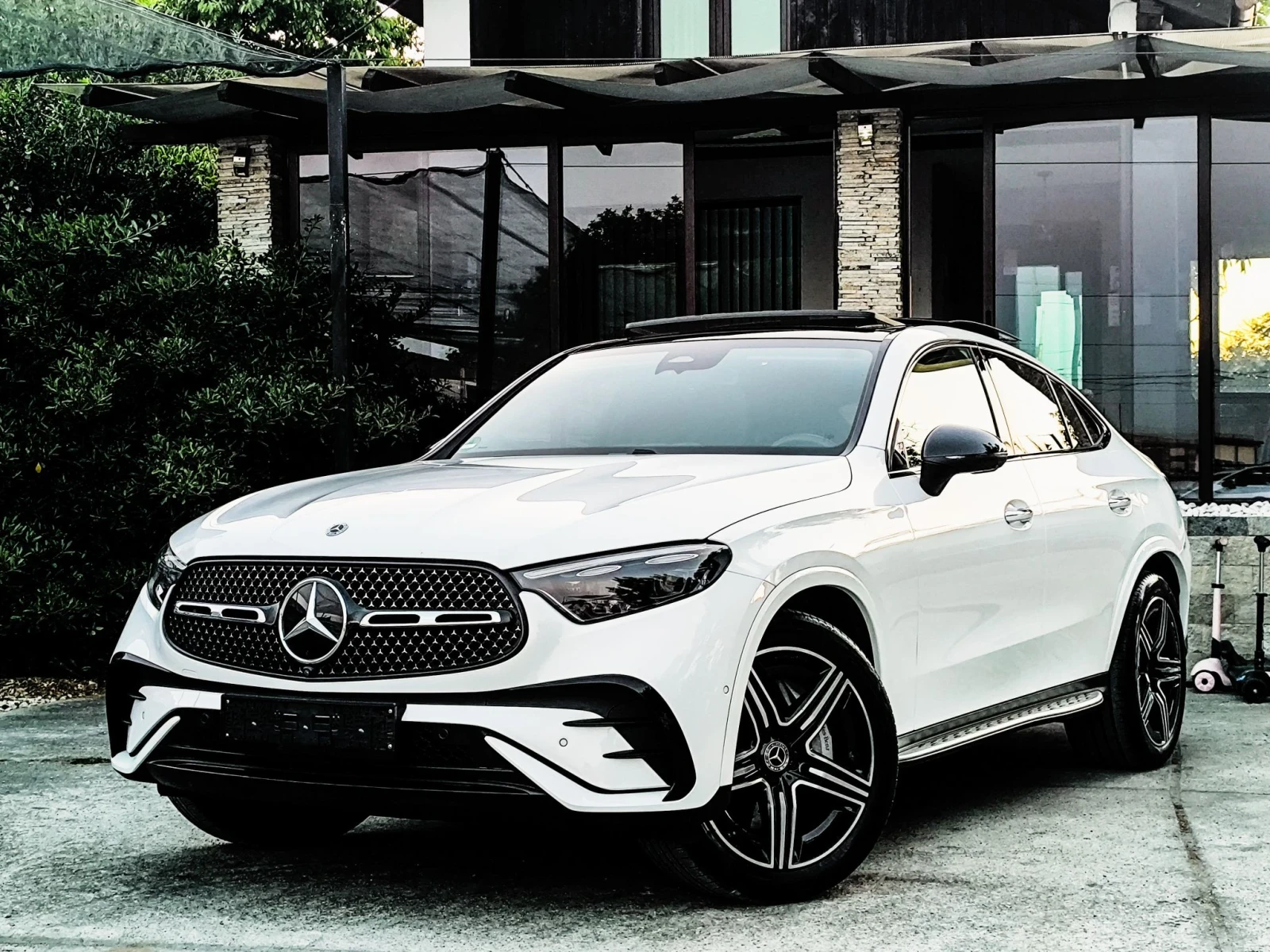 Mercedes-Benz GLC 220 D* AMG* EDITION* COUPE* ПАНОРАМА* GERMANY* ГАРАНЦИ, снимка 2 - Автомобили и джипове - 55695202