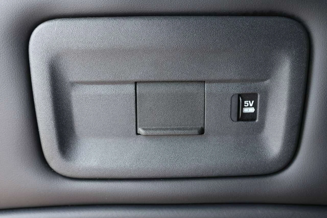 Land Rover Discovery Dynamic HSE, снимка 13 - Автомобили и джипове - 56539121