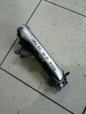 Дръжка врата външна предна дясна Мерцедес S320 W220